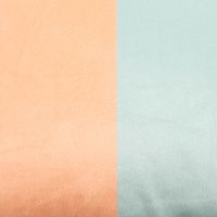 93825-Samtkissen-Kissenhuelle-Streifen-Peach-Mint-45x45-cm-IMG-7090.jpg Die hochwertige Samtkissen Kissenhülle Streifen Peach Mint 45x45 cm besticht durch ihr modernes Streifendesign in sanften Farben für gemütliche, weiche und stilvolle Akzente - Detailaufnahme
