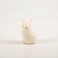 93835-Rico-Design-Keramik-Hase-stehend-links-weiss-4-8x2-8x3-8cm-IMG-6993-Bearbeitet.jpg Hochwertiger Rico Design Keramik Hase stehend links weiss 4,8x2,8x3,8cm besticht durch seine glänzende Oberfläche und das niedliche, minimalistische Design für eine stilvolle Osterdekoration - Vollansicht