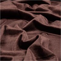 93842-Stretchsamt-Samtstoff-braun-einfarbig-1-5-m-breit-IMG-7504.jpg Dieser hochwertige Stretchsamt Samtstoff braun einfarbig 1,5 m breit besticht durch seine herrlich weiche, schimmernde Oberfläche in einem warmen, tiefen Schokoladenbraun. Ein edler, dehnbarer Stoff - stilvoll drapiert