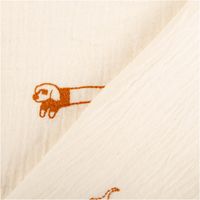 Dieser hochwertige Musselin Stoff Double Gauze Dackel Stickerei ecru braun 1,35m Breite besticht durch seine filigranen Stickmotive kleiner brauner Dackel auf naturfarbenem Grund. Ein weiches Material - mit Rueckseite