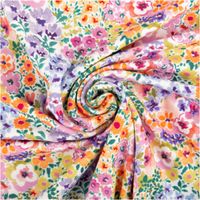 Dieser hochwertige Jersey Stoff Baumwolljersey Blumen Digitaldruck weiß bunt 1,48 m Breite besticht durch sein lebhaftes, kleinteiliges Blumenmuster in vielen bunten Farben auf weißem Grund - kunstvoll eingedreht in Falten