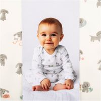 93865-Bio-Jersey-Stoff-Baumwolljersey-Hunde-Digitaldruck-ecru-grau-1-48m-Breite-IMG-7463.jpg Dieser hochwertige Bio Jersey Stoff Baumwolljersey Hunde Digitaldruck ecru grau 1,48m Breite besticht durch sein niedliches Muster mit kleinen grauen Hunden auf hellem Grund - in Szene gesetzt