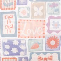 Der hochwertige Baumwollstoff Popeline Patchwork Schleife Blume Kirsche weiß pastell 1,48m Breite besticht durch sein verspieltes Design mit verschiedenen Motiven für sanfte, weiche und individuelle Nähprojekte - Nahaufnahme