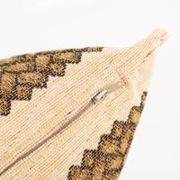 Rückseite der Gobelin Kissenhülle Ananas beige braun mit praktischem Reißverschluss für einfaches Beziehen und Abnehmen.