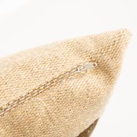 Rückseite der Gobelin Kissenhülle Henne mit Küken beige mit praktischem Reißverschluss zum einfachen Beziehen der Kissenfüllung.