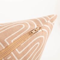 Kissenhülle Baumwolle Curve Maze Line braun natur in versch. Größen von SCHÖNER LEBEN. Kissenhülle Baumwolle Curve Maze Line braun natur in versch. Größen von SCHÖNER LEBEN, Beiger Stoff mit weißen Linien und Rei
