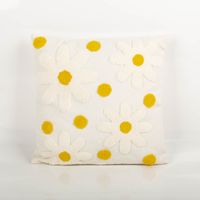 Kissen Camille Blüten getuftet wollweiß gelb 45 x 45 cm besticht durch florales Design für gemütliche, weiche und stilvolle Akzente in Ihrem Zuhause - Vollansicht