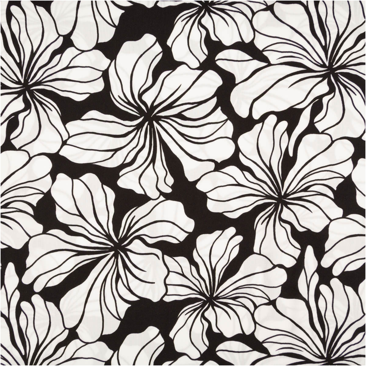 93928-Viskose-Stoff-Radiance-Blueten-schwarz-weiss-1-42m-Breite-IMG-8138.jpg Der hochwertige Viskose Stoff Radiance Blüten schwarz weiß 1,42m Breite besticht durch sein elegantes florale Design in klassischem Kontrast für zeitlose, fließende Nähprojekte - Vollansicht