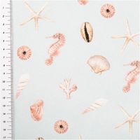94033-Canvas-Baumwollstoff-Seepferdchen-Seestern-Muscheln-hellblau-138cm-Stoffbreite-IMG-8504-136.jpg Canvas Baumwollstoff Seepferdchen Seestern Muscheln hellblau 138cm Stoffbreite besticht durch maritimes Design für sommerliche, bequeme und stilvolle Nähprojekte in Ihrem Zuhause - mit Massband