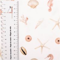 94034-Canvas-Baumwollstoff-Seepferdchen-Seestern-Muscheln-weiss-138cm-Stoffbreite-IMG-8504-142.jpg Canvas Baumwollstoff Seepferdchen Seestern Muscheln weiß 138cm Stoffbreite besticht durch maritimes Design für sommerliche, bequeme und stilvolle Nähprojekte in Ihrem Zuhause - mit Massband