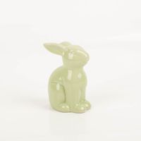 Eleganter Deko-Hase von Boltze aus hochwertigem Porzellan. Mit seiner glänzenden Oberfläche und einer Höhe von 11cm ist diese stilvolle Figur in Grün ein zeitloser Blickfang für jede Osterdekoration - Nahaufnahme
