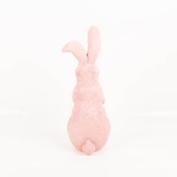 Eindrucksvolle Hasenfigur von Boltze in zartem Rosa mit einer beachtlichen Höhe von 43 cm. Aus hochwertigem Kunstharz gefertigt und liebevoll handbemalt, besticht dieser Dekoaufsteller durch seine detailreiche Fellstruktur und eine natürliche Ausstrahlung 