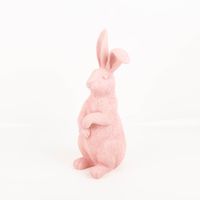 94067-Hase-rosa-Dekoaufsteller-Kunstharz-handbemalt-43cm-hoch-von-Boltze-IMG-9232.jpg Eindrucksvolle Hasenfigur von Boltze in zartem Rosa mit einer beachtlichen Höhe von 43 cm. Aus hochwertigem Kunstharz gefertigt und liebevoll handbemalt, besticht dieser Dekoaufsteller durch seine detailreiche Fellstruktur und eine natürliche Ausstrahlung