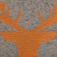 94073-Kissen-Hirschkopf-grau-orange-45-x-45-cm-von-Boltze-IMG-9224.jpg Modernes Dekokissen von Boltze (45x45 cm) in elegantem Grau mit markantem Hirschkopf-Motiv in leuchtendem Orange. Dieser stilvolle Kontrast bringt frischen Wind in den alpinen Look und setzt farbenfrohe Akzente auf jedem Sofa - Detailaufnahme
