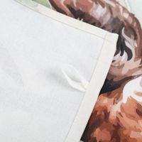 Dieses hochwertige 3er Set Geschirrtücher aus Baumwolle mit kunstvollen Hirsch- und Waldmotiven besticht durch sein französisches Dessin bei 50x70 cm Größe. Ideal als stilvoller Blickfang für die Küche oder als Geschenk - Hirschkopfdesign Rueckseite
