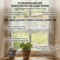 Die hochwertige Scheibengardine aus zarter Häkelspitze mit klassischer Stickerei und zeitlosem Pik-Karo-Muster in reinem Weiß besticht durch ihr nostalgisches Design bei 16 cm Höhe und ist die ideale Wahl für eine dezente, lichtdurchlässige Fensterdekorati