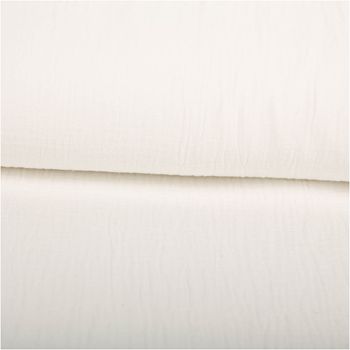 Weißer Musselin aus Double Gauze mit 1,30m Breite und filigraner Blumen-Stickerei. Eine Seite des Stoffes schließt mit einer edlen Bogenkante ab, deren florale Details Ton-in-Ton für einen besonders eleganten Look sorgen - ausgerollt und glatt liegend