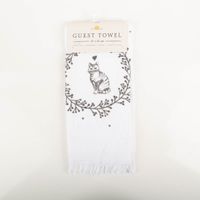 Dieses Gästehandtuch von Clayre & Eef aus weißer Baumwolle zeigt ein charmantes Katzen-Motiv in Schwarz. Mit 40x66 cm eignet sich das Küchentuch ideal als dekorativer Blickfang im gemütlichen Landhaus-Stil - Vollansicht