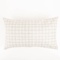 Diese hochwertige Kissenhülle von Clayre & Eef mit drei edlen Hirschkopf-Motiven besticht durch ihren natürlichen Landhaus-Stil in Beige bei 30x50 cm Größe. Ideal als dekoratives Wendekissen für ein gemütliches und rustikales Wohnambiente - Rueckseite