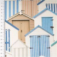 94195-Outdoorstoff-Digitaldruck-Strandhaeuser-blau-weiss-1-40m-Breite-IMG-1183.jpg Outdoorstoff mit Digitaldruck dicht gereihter Strandhäuser in Blau, Türkis und Pfirsich mit gestreiften Fassaden und spitzen Dächern im maritimen Sommerstil, 1,40 m breit - mit Massband