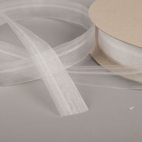 94197-Gerster-Stangeneinschubband-42mm-transparent-fuer-Vitragenstange-oder-Stabilisierungsstab-IMG-0675.jpg Transparentes Stangeneinschubband von Gerster mit einer Breite von 42 mm für die einfache Gardinenbefestigung. Es eignet sich ideal zum Einschieben von Vitragenstangen oder Stabilisierungsstäben und sorgt für einen gleichmäßigen Faltenwurf sowie einen sich