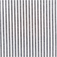 94202-Baumwollstoff-Popeline-Yarn-Dyed-garngefaerbt-Streifen-3mm-schwarz-weiss-1-44m-Breite-IMG-0188-3.jpg Garngefärbter Baumwollstoff Popeline mit feinen 3 mm breiten Streifen in Schwarz und Weiß besticht durch seine Yarn-Dyed Qualität bei 1,44 m Breite und ist ideal für klassische Herrenhemden oder zeitlose Blusen - Nahaufnahme