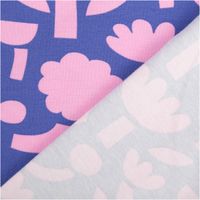 Hochwertiger Bio Baumwolljersey mit modernem Blumendesign von Jennifer Bouron in kräftigem Blau und Rosa besticht durch seine elastische Qualität bei 1,48 m Breite und eignet sich ideal für stylische Shirts, Kleider oder bequeme Kinderbekleidung - mit Ruec