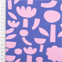 94216-Bio-Jersey-Stoff-Baumwolljersey-Blumen-Jennifer-Bouron-blau-rosa-1-48-m-Breite-IMG-0350-2.jpg Hochwertiger Bio Baumwolljersey mit modernem Blumendesign von Jennifer Bouron in kräftigem Blau und Rosa besticht durch seine elastische Qualität bei 1,48 m Breite und eignet sich ideal für stylische Shirts, Kleider oder bequeme Kinderbekleidung - mit Mass