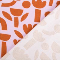 Hochwertiger Bio Baumwolljersey mit modernem Blumendesign von Jennifer Bouron in kräftigem Violett und Rot besticht durch seine elastische Qualität bei 1,48 m Breite und eignet sich ideal für stylische Shirts, Kleider oder bequeme Kinderbekleidung - mit Ru