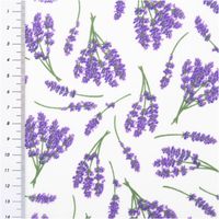 Baumwollstoff mit detailreich illustrierten Lavendelsträußchen in Lila und Grün auf weißem Grund – botanisch, romantisch und zeitlos. Breite: 1,40 m. Perfekt für Näh- und Heimtextilprojekte - mit Massband
