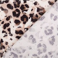 Nachhaltiger Bio Baumwolljersey mit wildem Leopardenmuster in Beige und Schwarz besticht durch seine elastische Qualität bei 1,50 m Breite und ist ideal für bequeme Shirts oder modische Leggings geeignet - mit Rueckseite