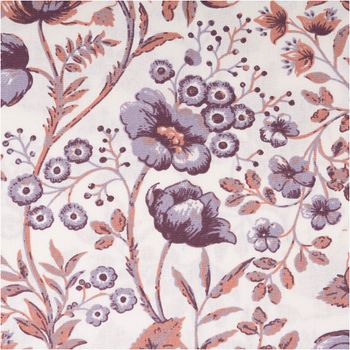 Wollweißer Popeline Stoff aus reiner Baumwolle mit eleganten Blumenranken in Braunrot und Lila besticht durch seine glatte Webart bei 1,45 m Breite und eignet sich ideal für zeitlose Blusen oder hochwertige Heimtextilien - Nahaufnahme