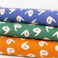 94268-Bio-Rippjersey-Rib-Jersey-Stoff-Baumwolle-Gaense-Jennifer-Bouron-gruen-ecru-1-2m-Breite-IMG-0503.jpg Dieser hochwertige Bio Rippjersey mit charmantem Gänse-Design von Jennifer Bouron in Grün und Ecru besticht durch seine elastische Rippstruktur bei 1,20 m Breite und ist die perfekte Wahl für bequeme Kinderkleidung, modische Shirts oder gemütliche Accessoi