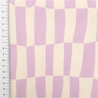 94274-Bio-Baumwollstoff-Popeline-Rechtecke-Jennifer-Bouron-lavendel-natur-1-48m-Breite-IMG-0470.jpg Hochwertiger Bio Baumwollstoff Popeline mit einem modernen Rechteck-Design von Jennifer Bouron in sanftem Lavendel und Natur besticht durch seine glatte, feine Haptik bei 1,48 m Breite und ist die ideale Wahl für stylische Blusen, sommerliche Kleider oder