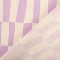 94274-Bio-Baumwollstoff-Popeline-Rechtecke-Jennifer-Bouron-lavendel-natur-1-48m-Breite-IMG-0473.jpg Hochwertiger Bio Baumwollstoff Popeline mit einem modernen Rechteck-Design von Jennifer Bouron in sanftem Lavendel und Natur besticht durch seine glatte, feine Haptik bei 1,48 m Breite und ist die ideale Wahl für stylische Blusen, sommerliche Kleider oder