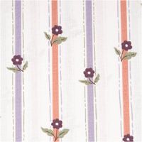 94293-Baumwollstoff-Popeline-Stoff-Streifen-Blumen-wollweiss-lila-rot-1-45m-Breite-IMG-1331.jpg Dieser hochwertige Baumwollpopeline in Wollweiß präsentiert ein zeitloses Design aus vertikalen Streifen in Lila und Rot, kombiniert mit kleinen violetten Blüten, ideal für klassische Bekleidung und Dekorationen bei 145 cm Breite - Nahaufnahme