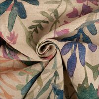 Eleganter Vorhangstoff in naturfarbener Leinenoptik mit künstlerischem Aquarell-Blumendruck in Blau, Rosa und Grün, ideal für hochwertige Dekorationen und Heimtextilien durch den detailreichen Digitaldruck bei einer praktischen Breite von 140 cm - kunstvol