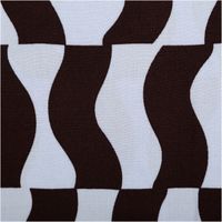 Viskose-Stoff aus Lenzing EcoVero mit großflächigem geometrischem Wellenmuster in Dunkelbraun und Flieder im grafisch-abstrakten Retro-Stil, 140 cm breit - Nahaufnahme
