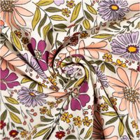 94337-Jersey-Stoff-Baumwolljersey-Blumen-ecru-gruen-lila-rosa-1-48-m-Breite-IMG-0895.jpg Ecru-farbener Baumwolljersey mit üppigem Retro-Blumenprint in Rosa, Lila, Rot und Gelb mit olivgrünen Blättern im 70er-Jahre-Stil, 1,48 m breit - kunstvoll eingedreht in Falten