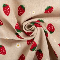94343-Dekostoff-Leinenlook-Strawberries-Erdbeeren-Blumen-natur-rot-140-cm-breit-IMG-1205.jpg Naturfarbener Dekostoff in Leinenoptik mit fröhlichem Erdbeer- und Blumenmuster in Rot und Grün, ideal für sommerliche Heimtextilien, 140 cm breit und strapazierfähig - kunstvoll eingedreht in Falten