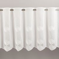 Nähfreie Scheibengardine aus wollweißem Voile mit abstrakter Stickerei. Die 45 cm hohe Meterware lässt sich dank integrierter Stangenlöcher einfach dekorieren und individuell kürzen – ganz ohne Säumen - Nahaufnahme