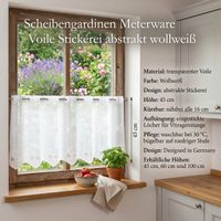 94389-Scheibengardinen-Meterware-naehfrei-Voile-Stickerei-Abstrakt-wollweiss-45cm-Hoehe-IMG-0696-1.jpg Nähfreie Scheibengardine aus wollweißem Voile mit abstrakter Stickerei. Die 45 cm hohe Meterware lässt sich dank integrierter Stangenlöcher einfach dekorieren und individuell kürzen – ganz ohne Säumen - mit Details in der Kueche praesentiert