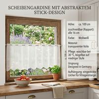Nähfreie Scheibengardine aus wollweißem Voile mit abstrakter Stickerei. Die 100 cm hohe Meterware besticht durch eine moderne Optik und lässt sich dank der praktischen Stangenlöcher einfach und ohne Säumen dekorieren - mit Details in der Kueche praesentier