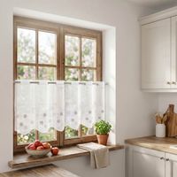 Luftige Meterware aus weißem Voile mit dekorativer Kreis-Stickerei in Beige und Grau verschönert jedes Fenster. Die nähfreie Scheibengardine hat eine Höhe von 45 cm und lässt sich kinderleicht individuell zuschneiden - am Kuechenfenster praesentiert