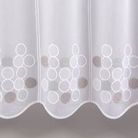 94398-Scheibengardinen-Meterware-naehfrei-Voile-Stickerei-Kreise-weiss-gruen-grau-60cm-Hoehe-IMG-2346.jpg Zarte Meterware aus weißem Voile mit stilvoller Stickerei in Grün und Grau verschönert Ihre Fensterfront. Die nähfreie Scheibengardine hat eine Höhe von 60 cm und lässt sich einfach individuell anpassen - Detailaufnahme