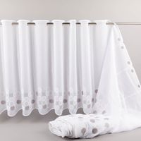 94398-Scheibengardinen-Meterware-naehfrei-Voile-Stickerei-Kreise-weiss-gruen-grau-60cm-Hoehe-IMG-2352.jpg Zarte Meterware aus weißem Voile mit stilvoller Stickerei in Grün und Grau verschönert Ihre Fensterfront. Die nähfreie Scheibengardine hat eine Höhe von 60 cm und lässt sich einfach individuell anpassen - aufgerollt praesentiert