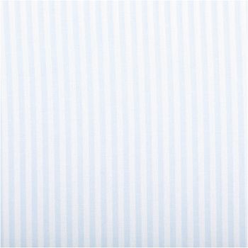 Klassischer, garngefärbter Baumwoll-Popeline mit 3 mm schmalen Streifen in Hellblau und Weiß. Die 1,44 m breite Meterware ist ideal für zeitlose Hemden, Blusen oder maritime Deko-Projekte - Nahaufnahme