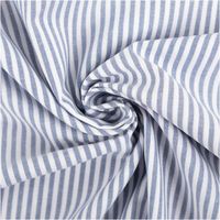 94416-Baumwollstoff-Popeline-Yarn-Dyed-garngefaerbt-Streifen-3mm-blau-weiss-1-44m-Breite-IMG-2141.jpg Hochwertiger, garngefärbter Baumwoll-Popeline präsentiert sich mit klassischen, drei Millimeter breiten Streifen in Blau und Weiß. Die feine Webstruktur des 1,44 Meter breiten Stoffes wirkt besonders gleichmäßig und bietet eine zeitlose Optik - kunstvoll e