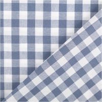 94418-Baumwollstoff-Popeline-Yarn-Dyed-garngefaerbt-Vichy-Karos-blau-weiss-1-44m-Breite-IMG-2089.jpg Dieser garngefärbte Baumwollstoff in Popeline-Qualität besticht durch seine klassischen, mittelgroßen Vichy-Karos in Blau und Weiß, die bei einer Breite von 1,44 m eine zeitlose und hochwertige Optik für vielseitige Nähprojekte bieten - mit Rueckseite