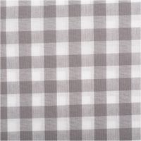Dieser garngefärbte Baumwollstoff in Popeline-Qualität besticht durch seine klassischen, mittelgroßen Vichy-Karos in Grau und Weiß, die bei einer Breite von 1,44 m eine zeitlose und hochwertige Optik für vielseitige Nähprojekte bieten - Nahaufnahme